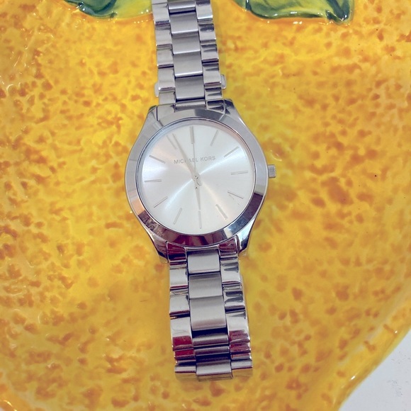 Michael Kor’s women’s watch NWT main image 5